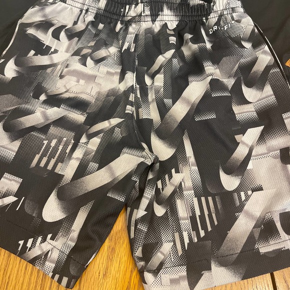 Nike Dri-Fit Outfit Boys Sz M (6) slightly used - Picture 8 of 9